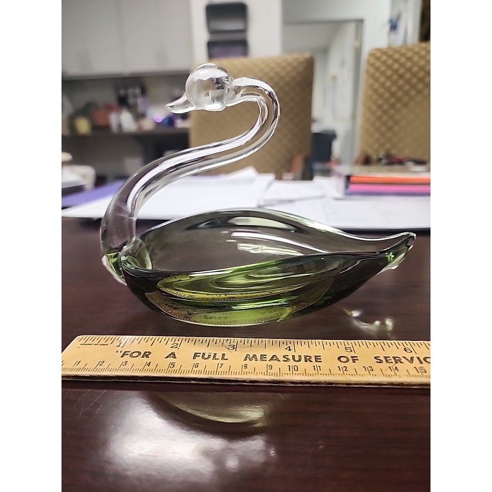 6‎  1/2 inch Art Glass Swan Bowl~ Decorative 1980's Hand Blown